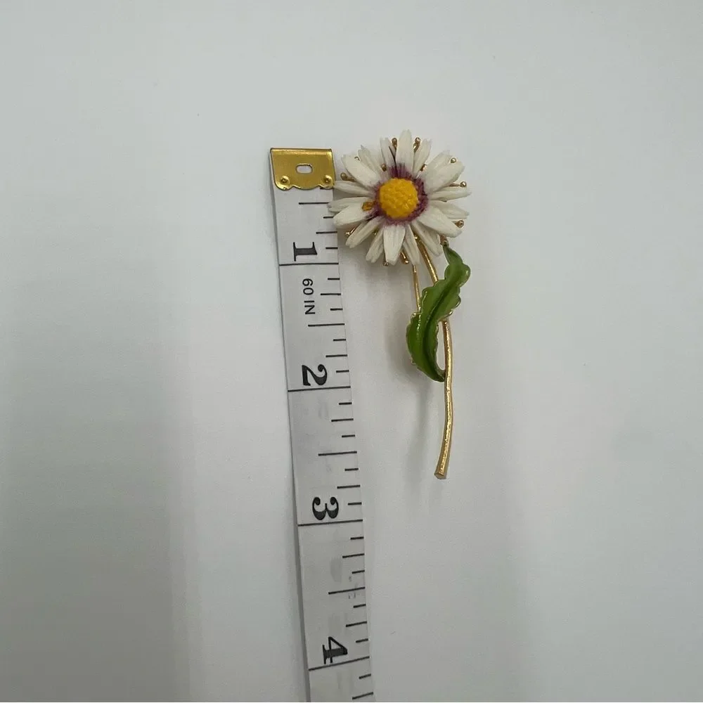 Vintage Lisner Daisy Brooch - Signed